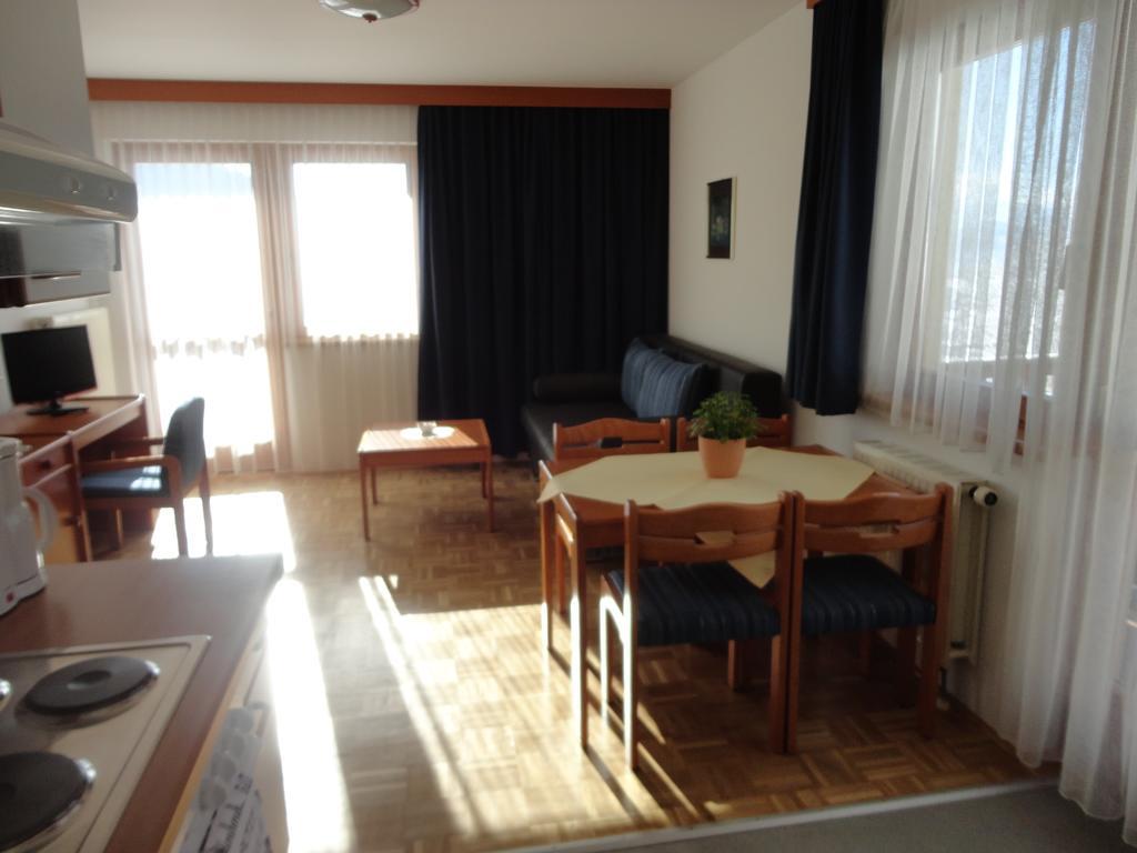Panoramablickhotel - Lakeview Apartments Annenheim Room photo